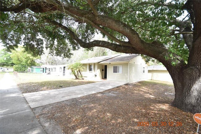 Building Photo - 2014 E Linebaugh Ave.