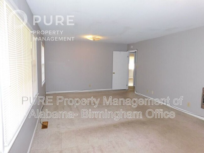 Building Photo - 117 NE 22nd Ave