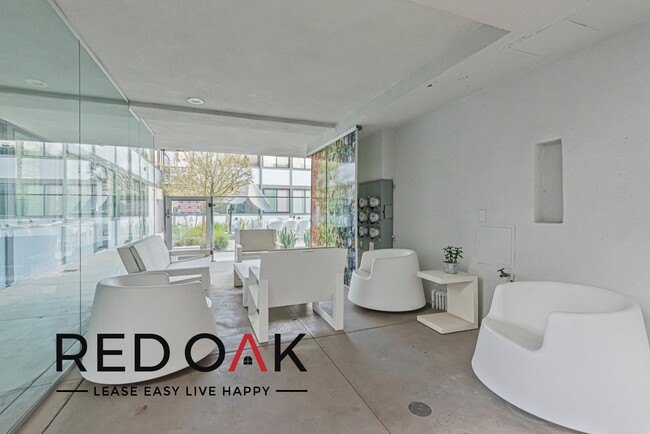 Building Photo - Bright and Airy One Bedroom Featuring a Sp...