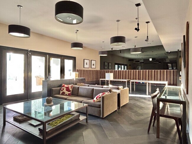 Building Photo - Bright & Cozy City Condo at The Metro!