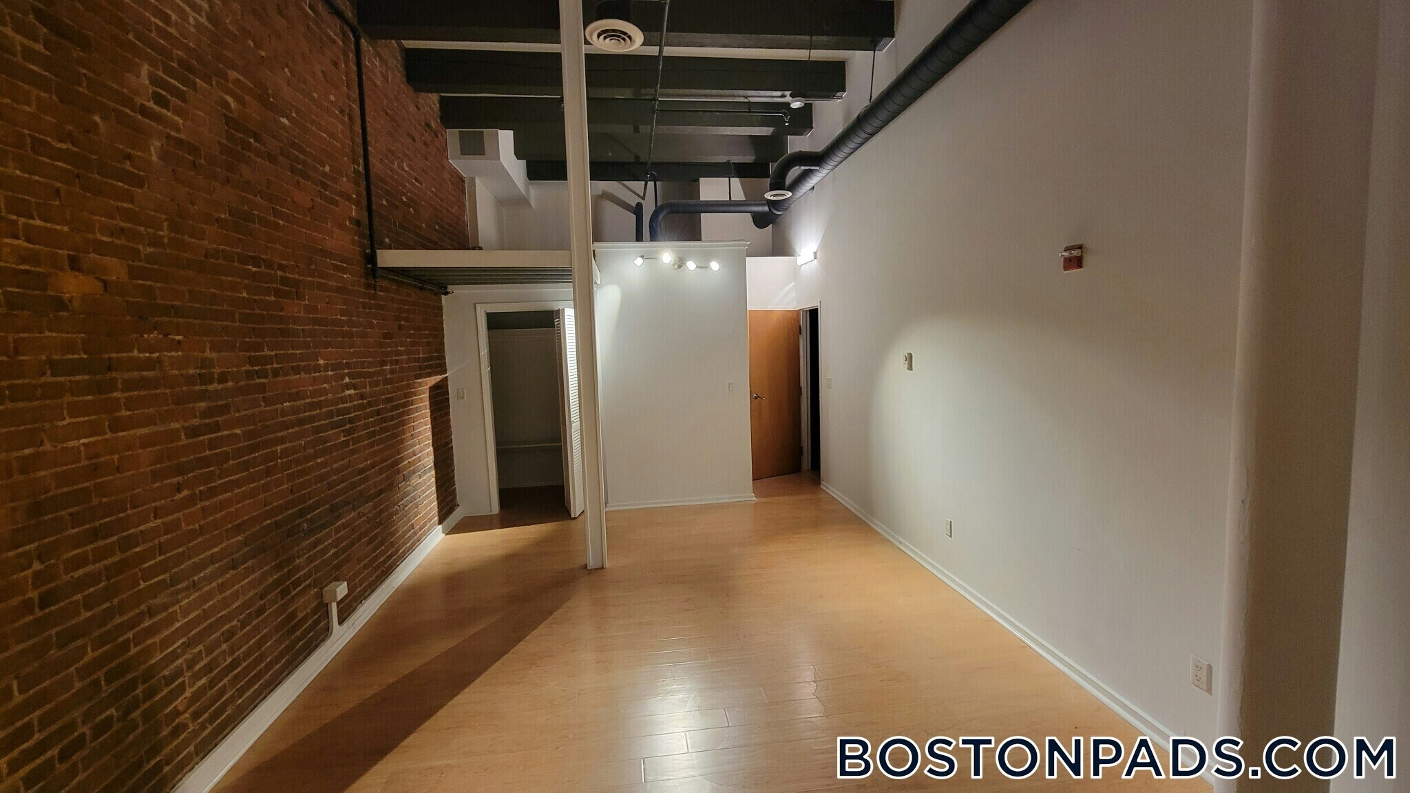 Building Photo - 254 Friend St