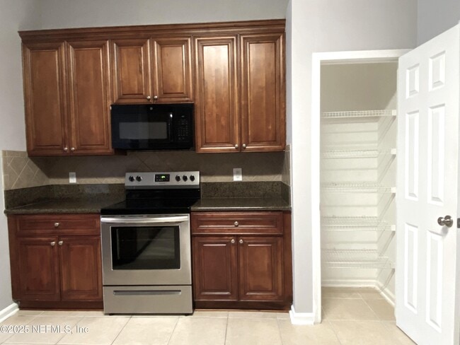 Building Photo - 12976 Chets Creek Dr S