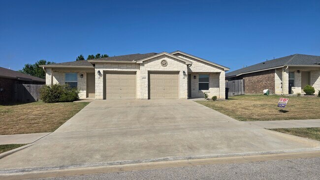 Building Photo - 202 Lowes Blvd