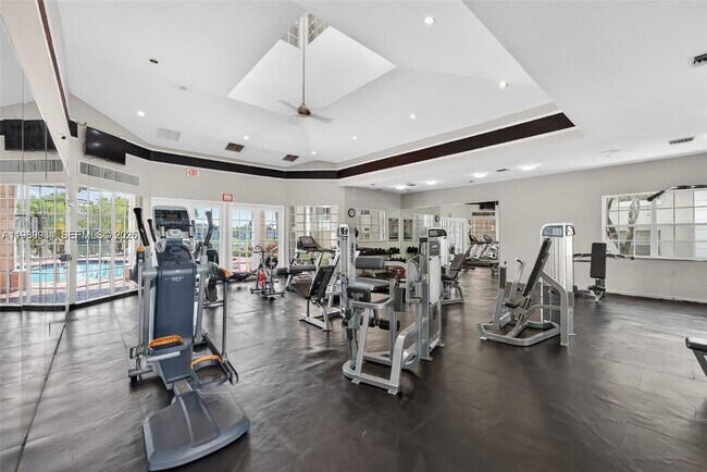 Building Photo - 2811 N Oakland Forest Dr