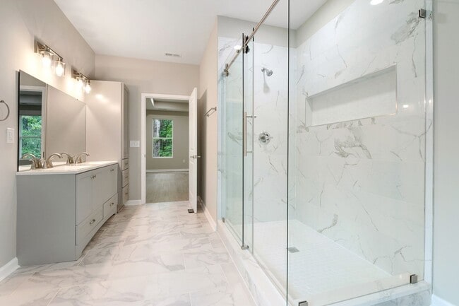 Building Photo - 1824 Irish Blvd