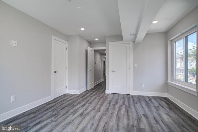 Building Photo - 540 S 52nd St