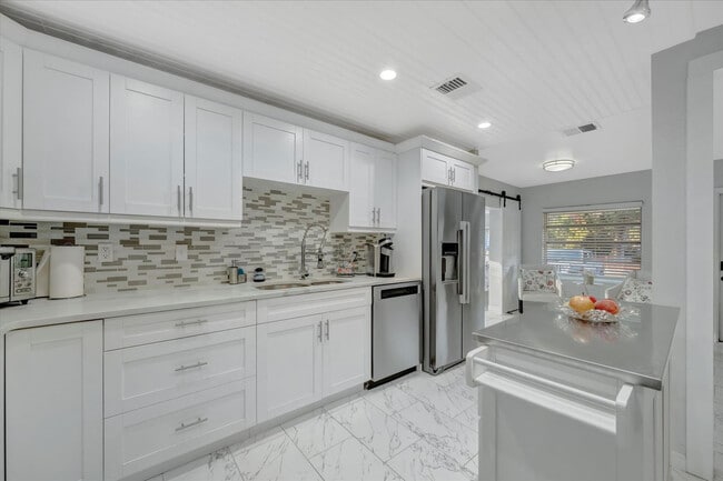 Building Photo - 4213 E Yukon St