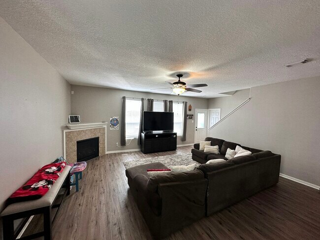 Building Photo - 5026 Forest Hurst Dr