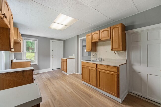 Building Photo - 160 Hazelwood Ave