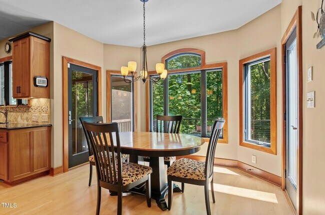 Building Photo - 6016 Glenthorne Dr