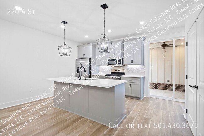 Building Photo - 220 A St