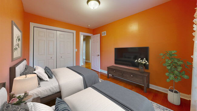 Building Photo - 1327 Larchmont Dr