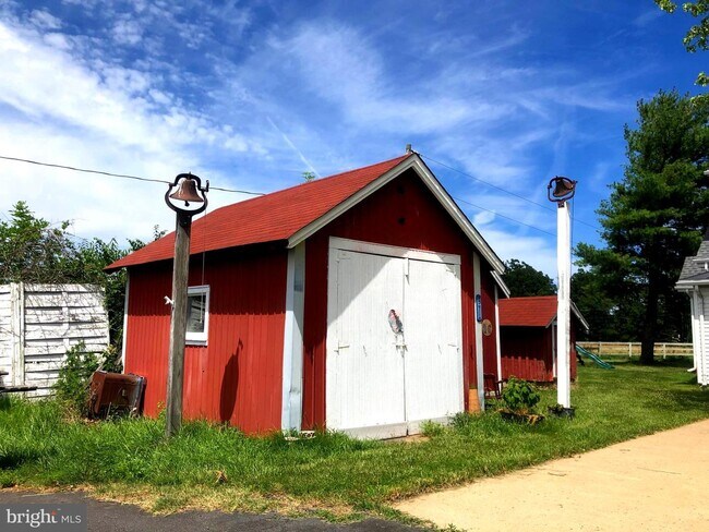 Building Photo - 9034 Burwell Rd