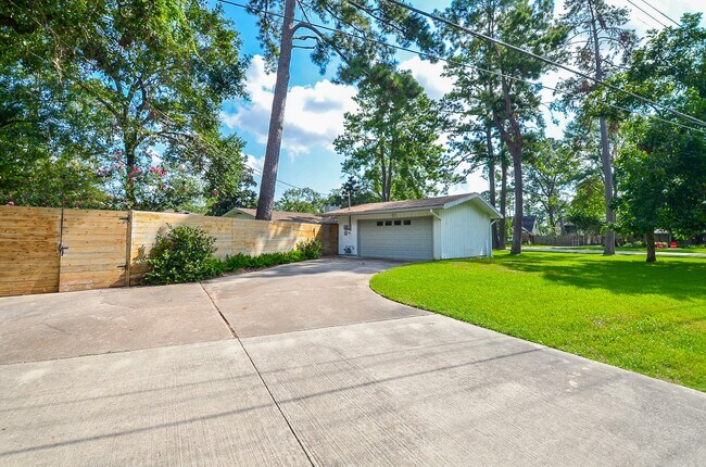 Building Photo - 1101 Guinea Dr