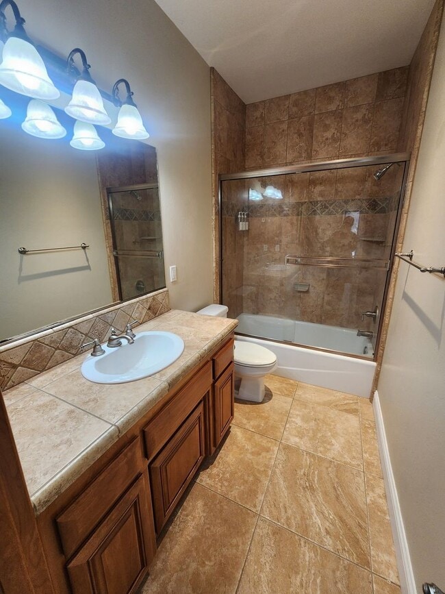 Building Photo - Gorgeous and Spacious 4 Bedroom Home