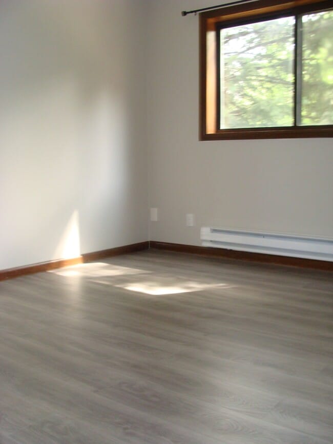 Building Photo - 1050 W Beaver Creek Blvd
