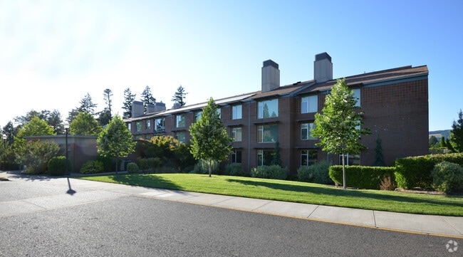 Building Photo - George Fox University - Le Shana Hall