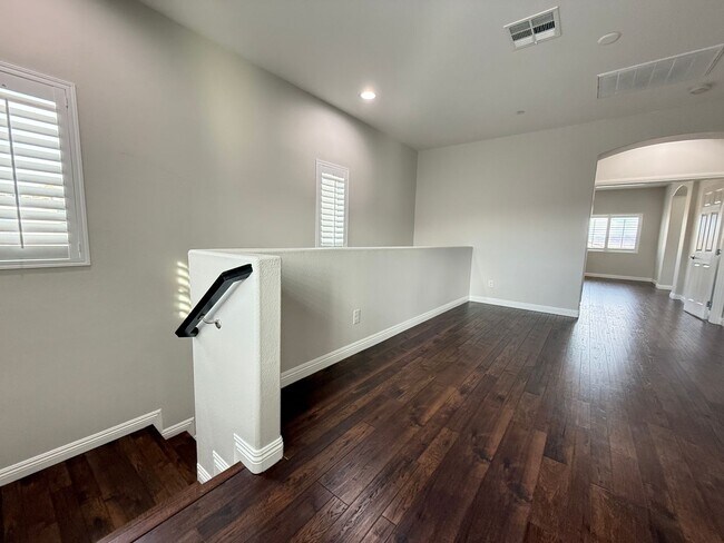 Building Photo - 132 Dunblane St