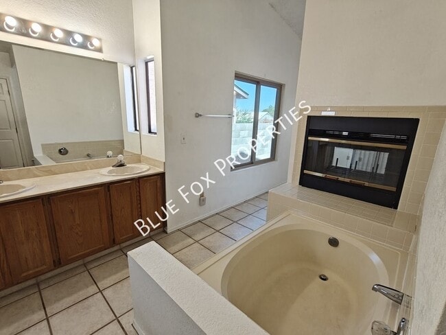 Building Photo - 9073 N Tiger Eye Way