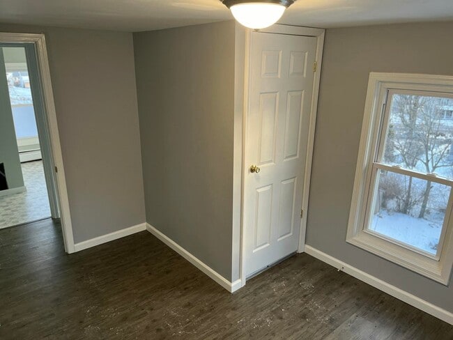 Building Photo - 349 E 5th St