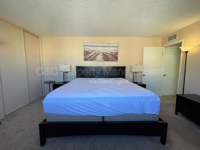 Building Photo - 294 Chambers St