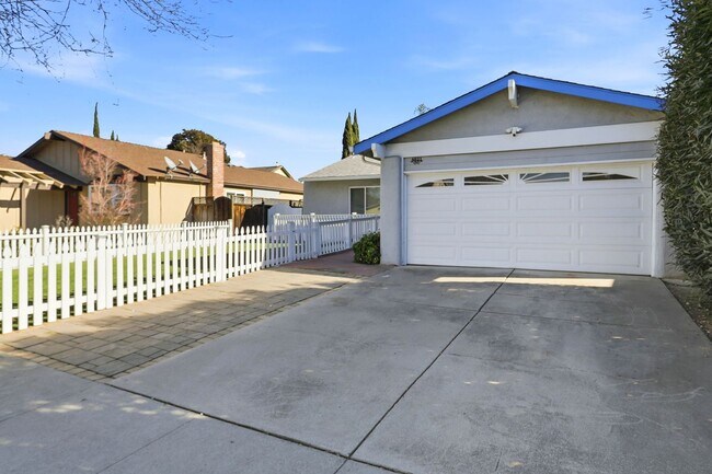 Building Photo - Turnkey Open-Concept Home with Central A/C & Solar