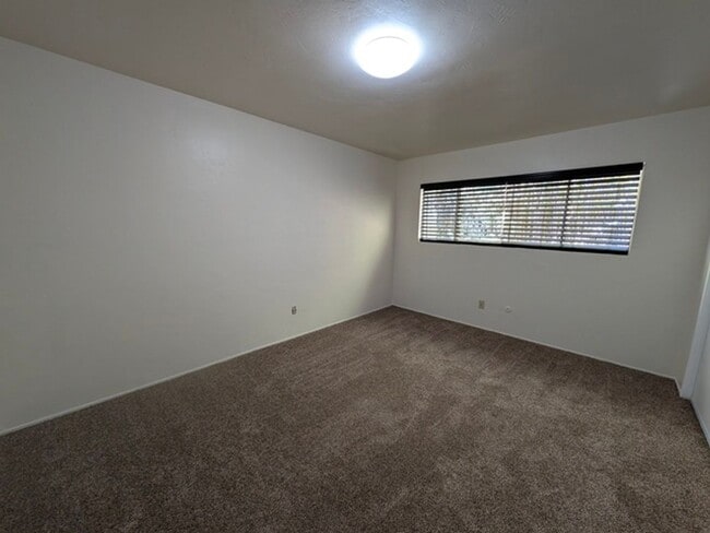 Building Photo - 5209 Hewlett Dr