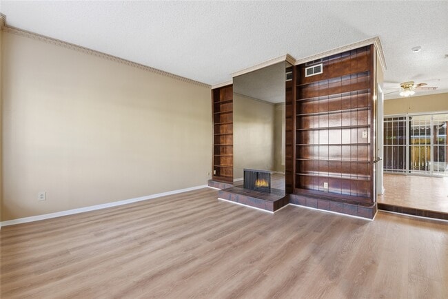 Building Photo - 7700 Creekbend Dr