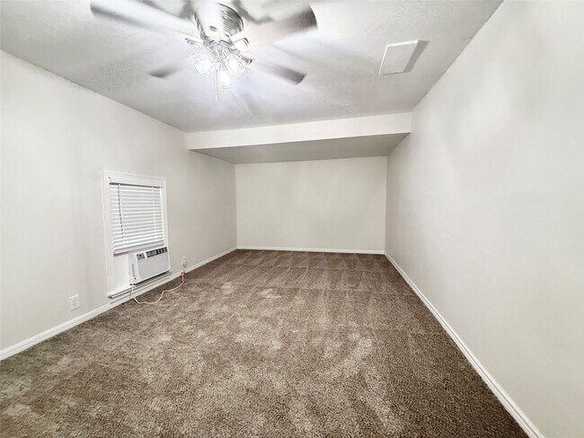 Building Photo - 832 S Anderson St