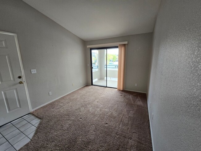 Building Photo - ***GREAT 1 BEDROOM/ 1 BATH CONDO ON SECOND...