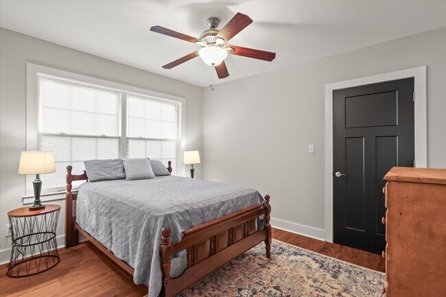 Building Photo - Short Term Only