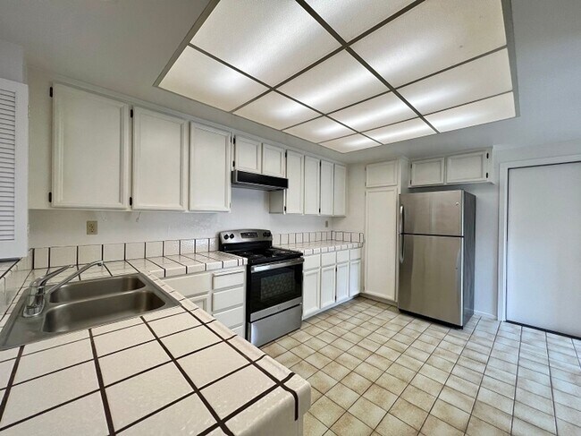 Building Photo - Three Bedroom Napa Condo on River Walk