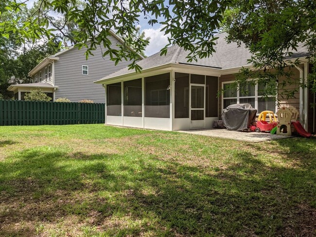 Building Photo - Available August 15th!!! $2200 a month!!!