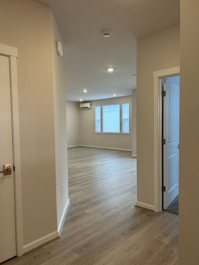 Building Photo - 2Bd/2Ba Redmond House