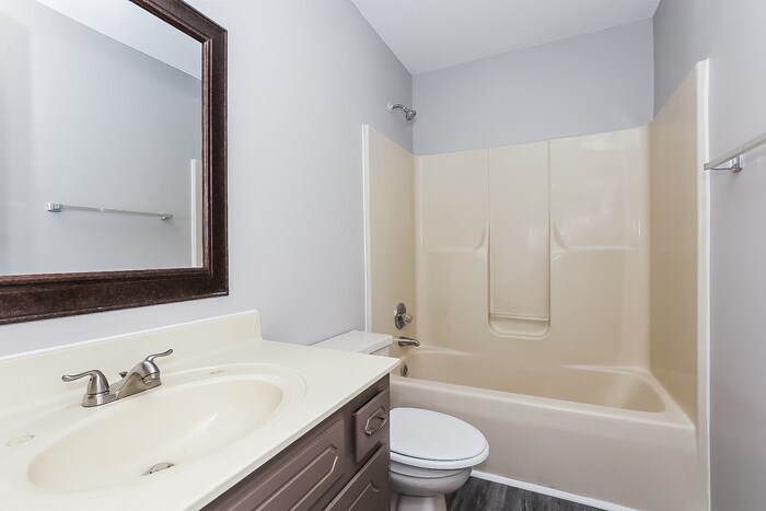 Building Photo - 573 Brady Dr