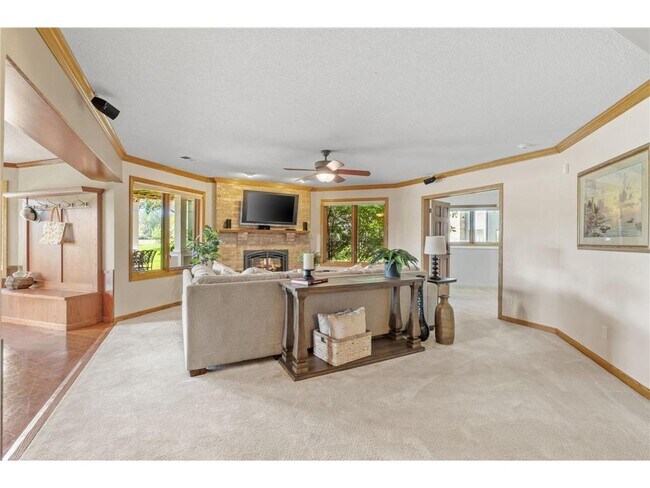 Building Photo - 6210 Deerwood Cir N