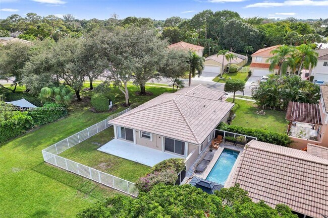 Building Photo - 6305 Willoughby Cir