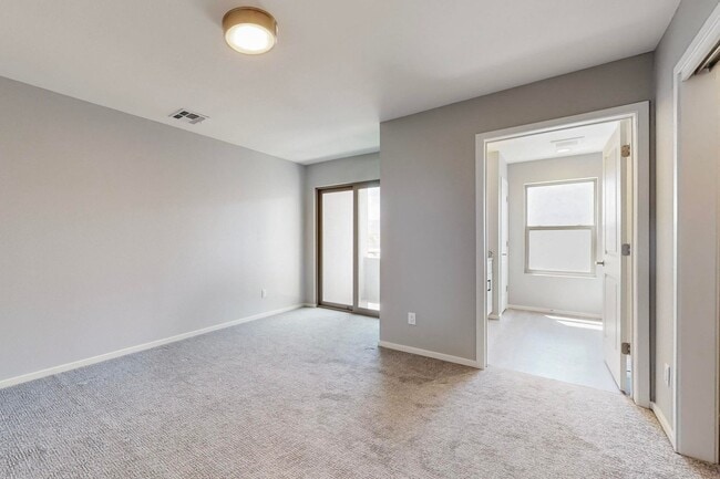 Building Photo - New Townhouse NE Heights 2/bedroom 1.5/bath 1/CG