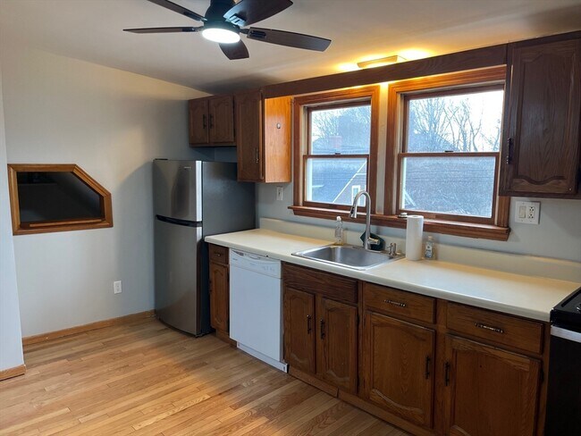 Building Photo - 24 Pleasant St