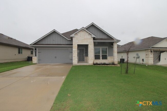 Building Photo - 2321 Aylesbury Dr