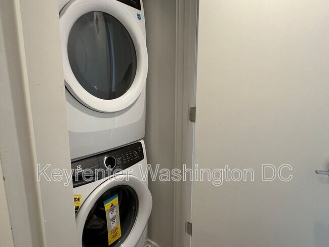 Building Photo - 1460 Belmont St NW