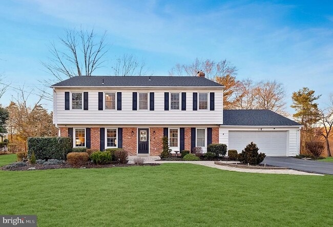 Building Photo - 18 Orchard Way N