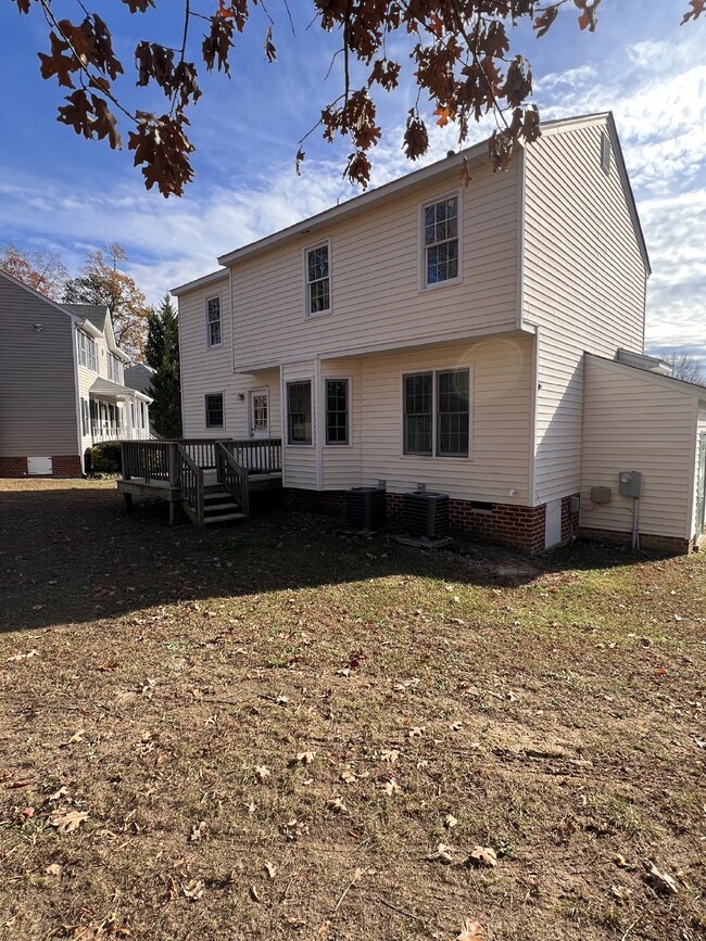 Building Photo - Spacious 4 Bedroom Home