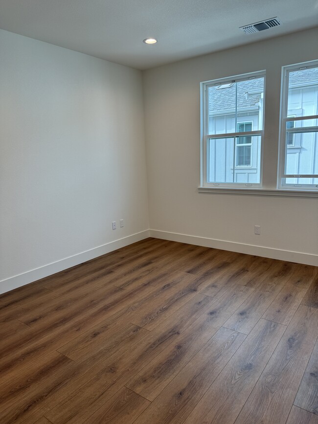 Building Photo - 35 Morera Ln