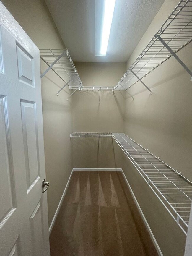 Building Photo - 3 bed, 2 bath, 2 car garage townhouse w/ bonus room in West Knoxville