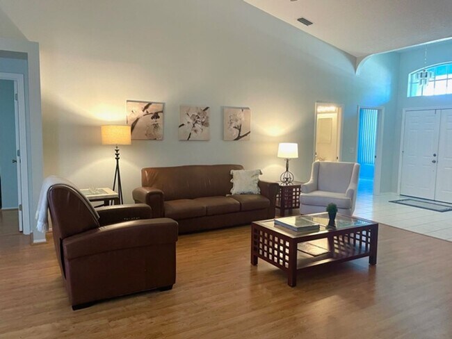 Building Photo - ANNUAL/FURNISHED HOME WITH LARGE LANAI - S...