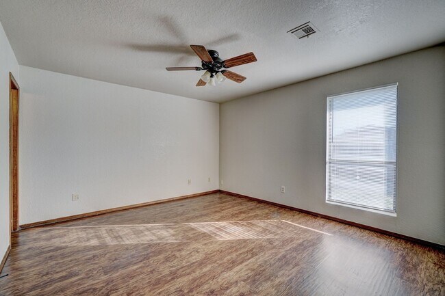 Building Photo - Comfort, Charm & Convenience in This Edmond Duplex