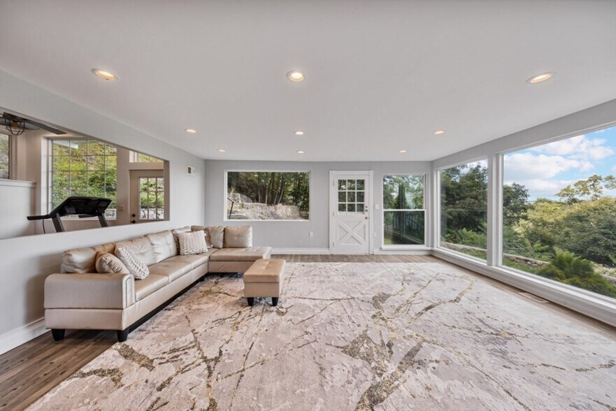 Building Photo - 52 Pavilion Rd