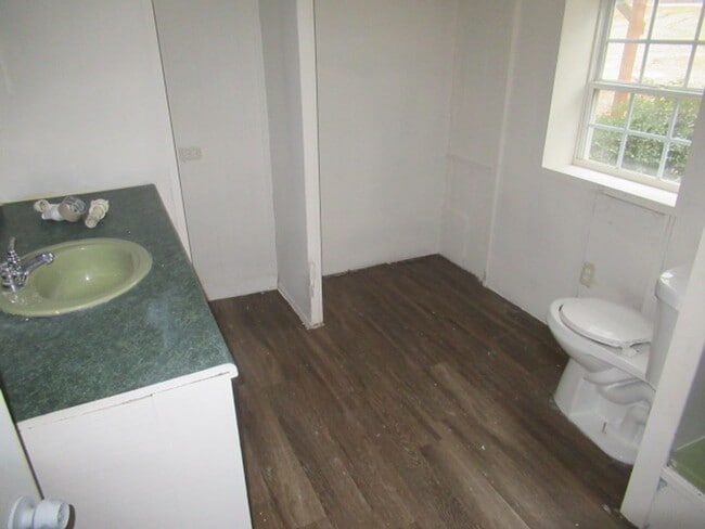 Building Photo - 27 Twin Oak Dr