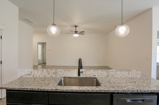 Building Photo - 1510 Emmerson St